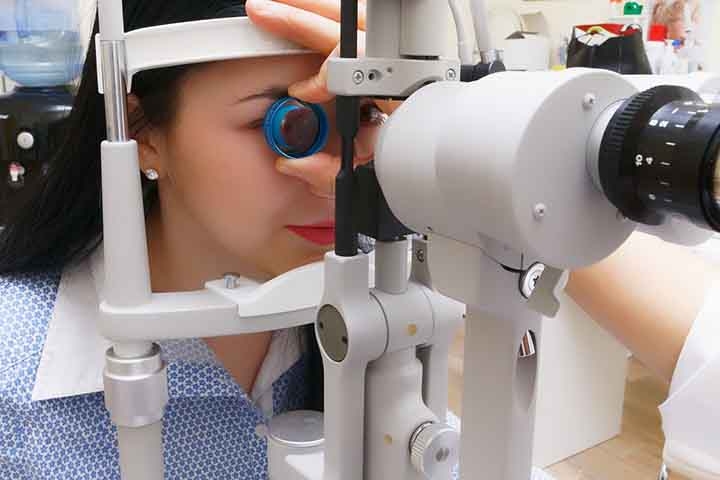 Lesões oculares podem danificar o cristalino e levar à formação da catarata. Além disso, a exposição excessiva à radiação ultravioleta sem proteção adequada pode contribuir para a progressão da doença.  Reprodução: Flipar