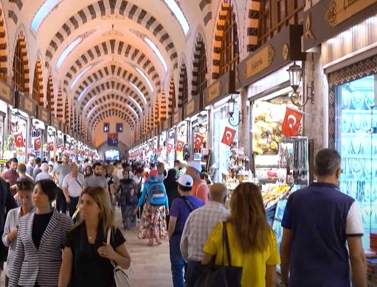 O segundo, mais focado em temperos e iguarias locais, conta com uma verdadeira viagem sensorial, com seus aromas de açafrão, canela e outros temperos que invadem as ruelas estreitas do mercado. Reprodução: Flipar