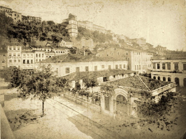 O Elevador Lacerda foi inaugurado em 8 de dezembro de 1873, na Praça Thomé de Souza, Salvador. Na época, ele era o elevador mais alto do mundo, com 63 metros. Reprodução: Flipar