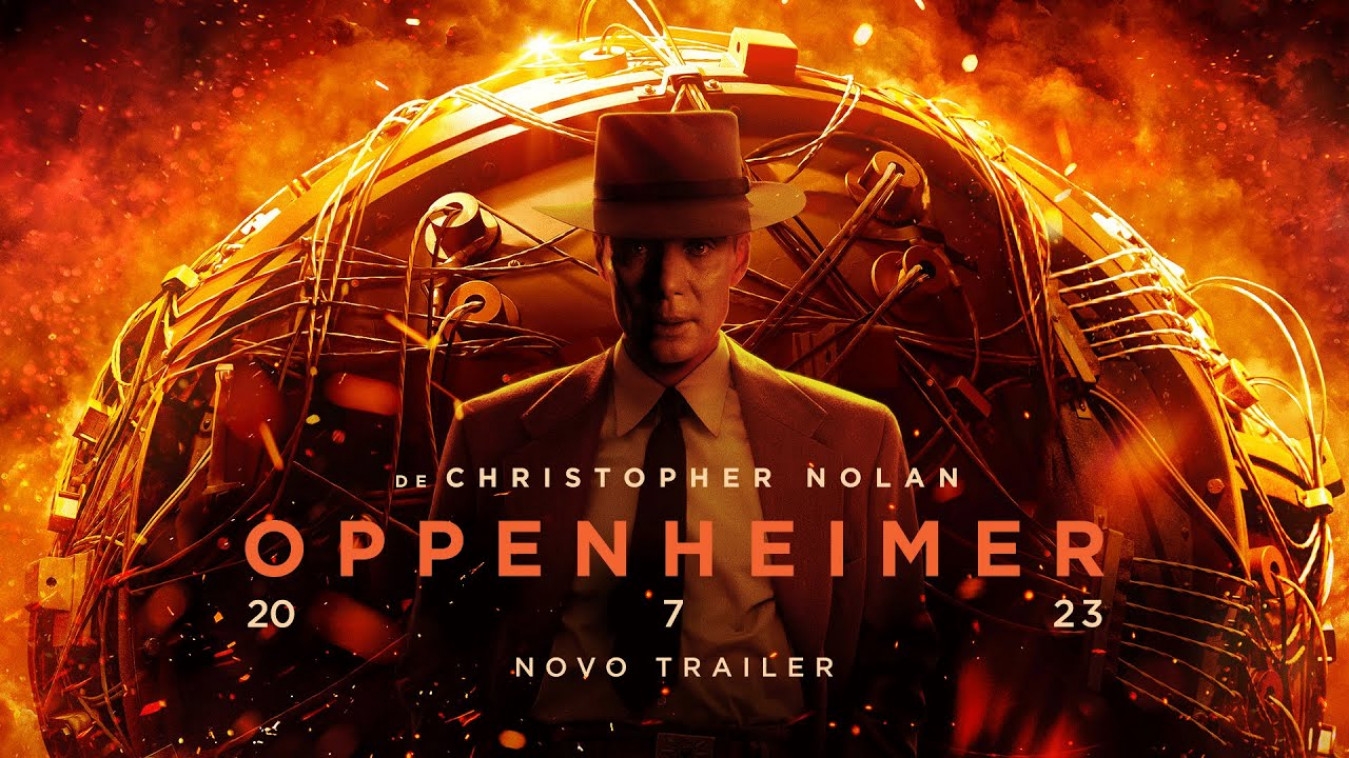 O filme “Oppenheimer”, lançado no dia 20 de julho, tem feito sucesso ao mostrar, justamente, a trajetória do cientista que liderou a equipe na criação do artefato destruidor.