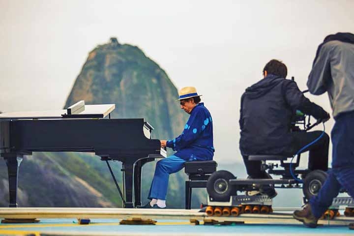 O marco de sua carreira foi a gravação de “Mas que nada”, de Jorge Ben Jor, em 1966, em versão bossa nova. 
 Reprodução: Flipar