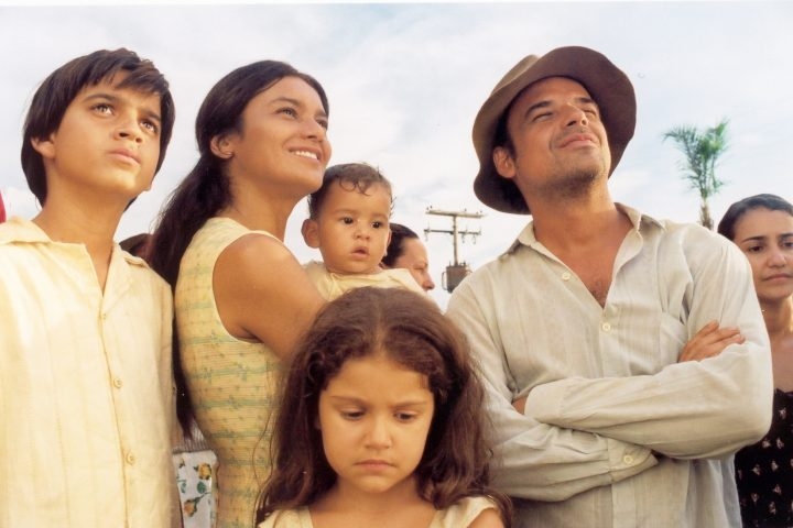 A história de vida de Zezé Di Camargo ganhou ainda mais notoriedade com o lançamento do filme “2 Filhos de Francisco”, sucesso de bilheteria em 2005.. Foto: Reprodução: Flipar