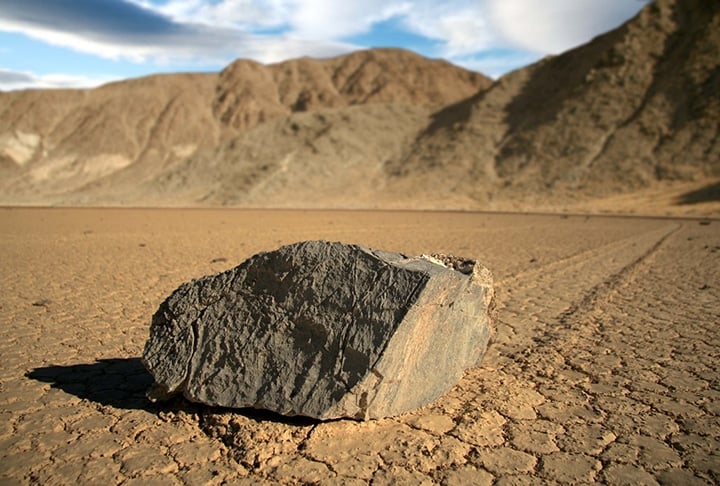 As rochas formadas pelo magma cobrem 1/4 da Terra e são constituídas por diversos minerais, como quartzo, mica e silício.  Reprodução: Flipar