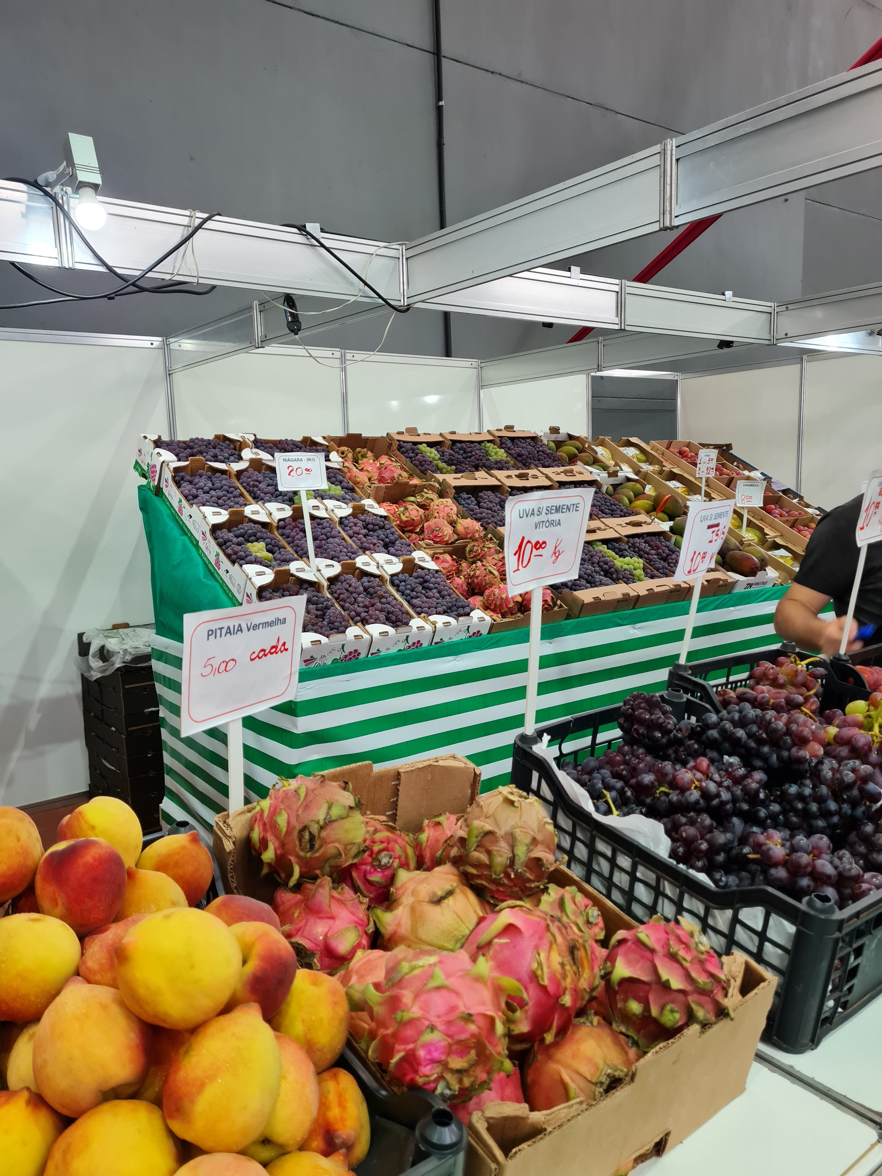 Espaço das Frutas permite comprar direto dos produtores 