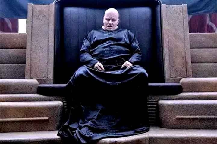 Em “Duna”, de 2021, e “Duna 2”, de 2024, ambos do diretor  Denis Villeneuve, Interpretou o Barão Vladimir Harkonnen, vilão ameaçador da história. Seu desempenho nos filmes recebeu rasgados elogios.
 Reprodução: Flipar