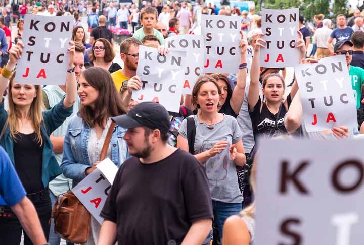 Fazer manifestações com placas, cartazes e bandeiras é proibido pelo parque. Reprodução: Flipar