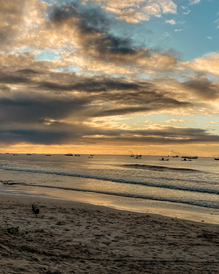 O pôr-do-sol e a maré baixa são um dos diferenciais da região de Maragogi. Foto: Reprodução/ Instagram @maragogialagoas 01/08/2022