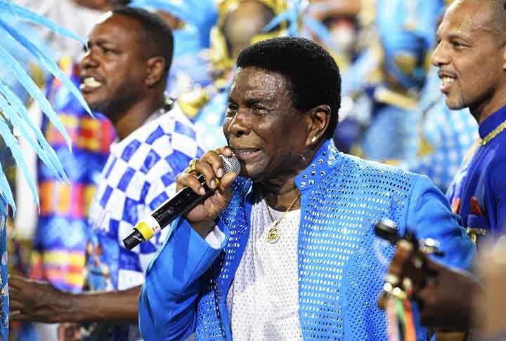 Neguinho da Beija-Flor - O Grupo Especial do Rio de Janeiro é composto por doze escolas de samba, que disputam o título. O mais longevo intérprete da festa, Neguinho, anunciou que irá se aposentar ao fim deste carnaval. Reprodução: Flipar