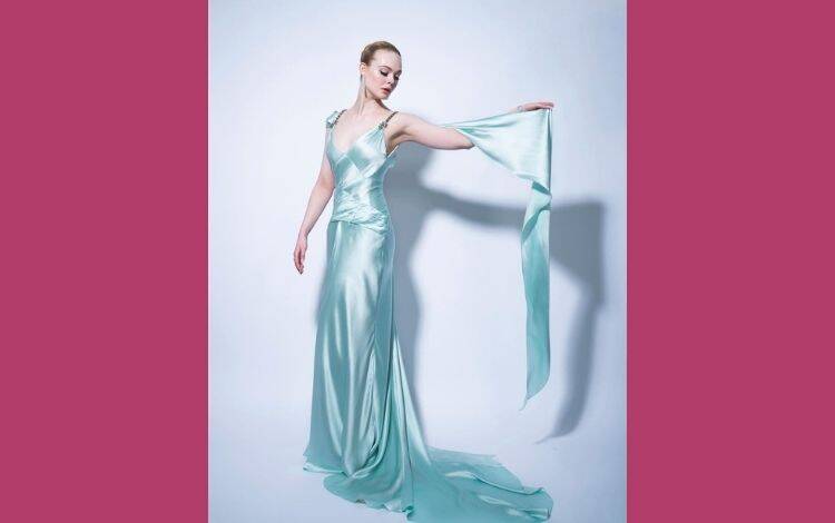 Elle Fanning acompanhou a premiação de Londres com um vestido da Gucci. Foto: Reprodução/Instagram