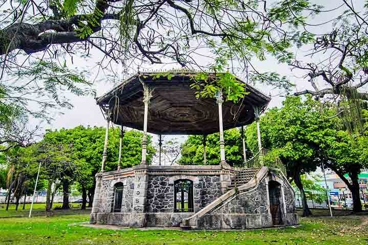 Rio de Janeiro, Brasil – O  coreto do Campo de São Cristovão, na zona norte da cidade, foi inaugurado em 1906 com material importado da Europa. A obra marcou a revitalização do Campo de São Cristóvão promovida pelo prefeito Pereira Passos dentro de seu plano de reforma urbana.  Reprodução: Flipar