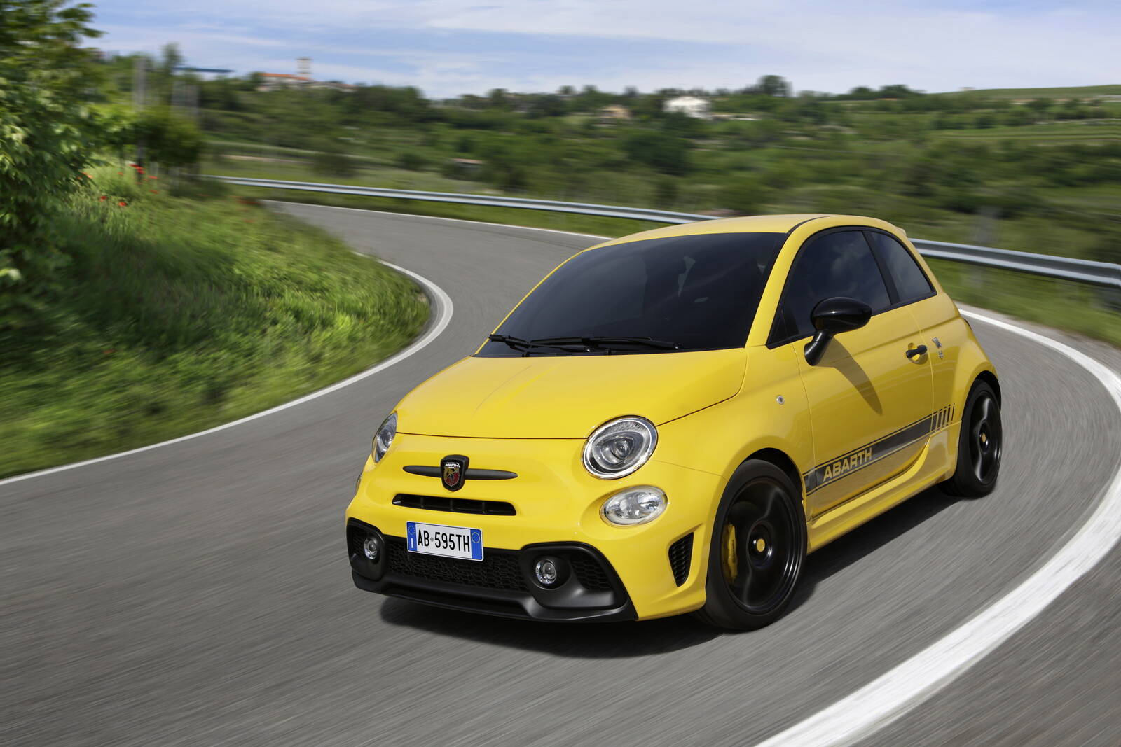 Fiat 500 Abarth 595. Foto: Divulgação