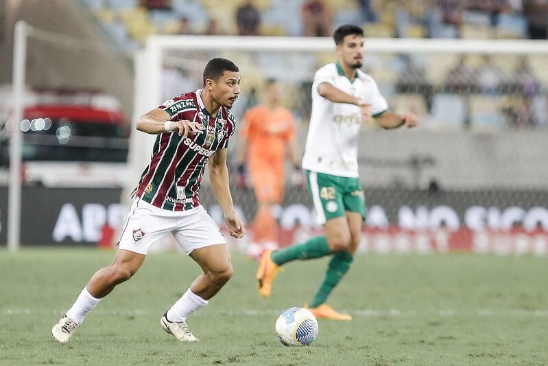 André controla a bola no primeiro tempo de Fluminense x Palmeiras Lucas Merçon/Fluminense