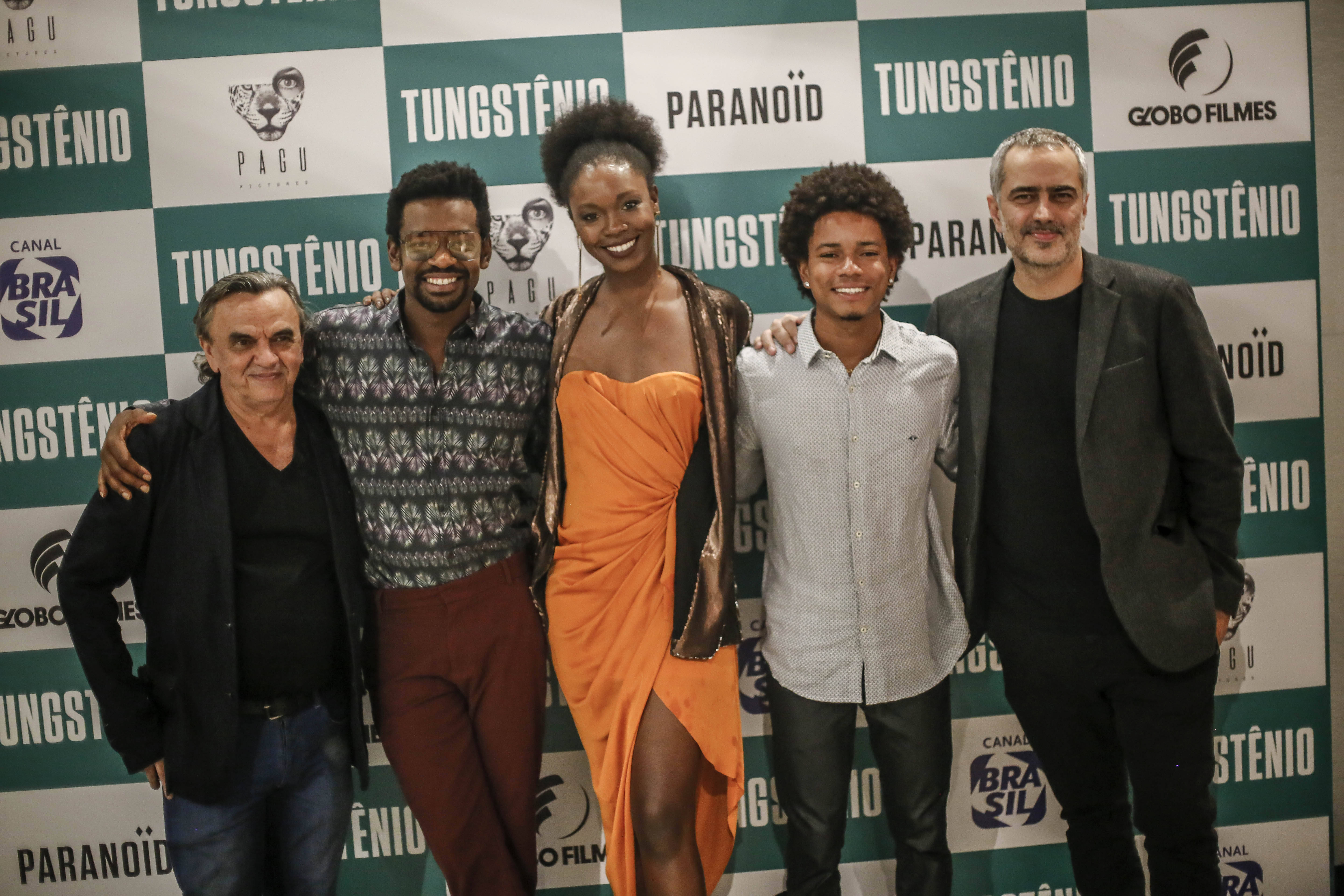 Celebridades comparecem à pré-estreia de "Tungstênio". Foto: Divulgação
