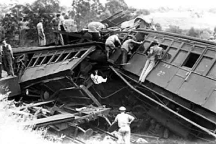 Desastre de Balvano (Itália, 1944): Um trem de carga que transportava passageiros clandestinos parou em um túnel devido a uma pane, e muitos morreram asfixiados por monóxido de carbono, resultando em 526 mortos. Reprodução: Flipar