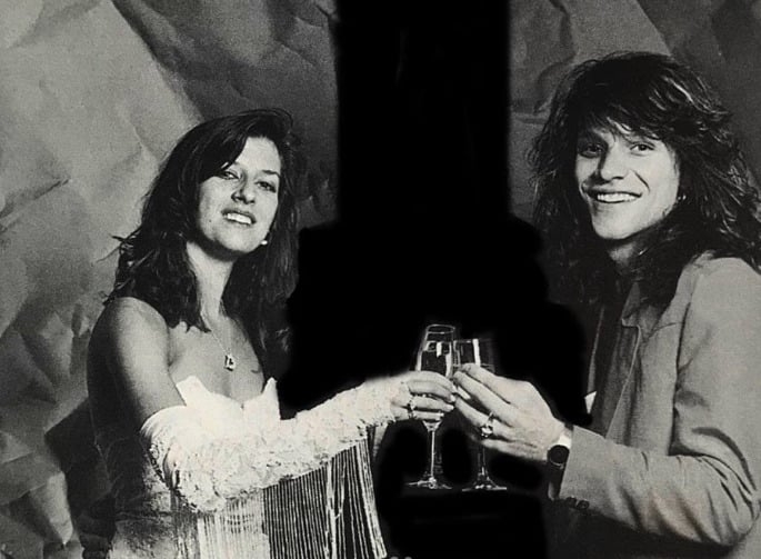 Jon Bon Jovi e Dorothea Hurley - O cantor e a mulher são casados desde 29 de abril de 1989. Eles se conheceram ainda no colégio e permanecem juntos até hoje.. Foto: Reprodução: Flipar