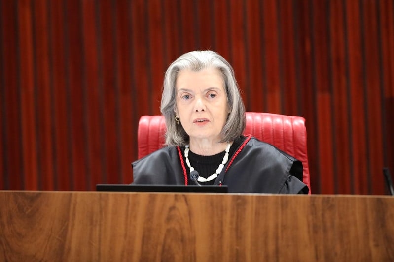 Por ser o poder que coordena os trabalhos eleitorais no Brasil, o TSE costuma ser termo buscado pelos cidadãos na internet para diversos assuntos e serviços eleitorais, como documentos para votar, justificar ausência, apuração de votos e outros detalhes do processo. Cármem Lúcia (foto) é a atual presidente do Superior Tribunal Eleitoral. Reprodução: Flipar