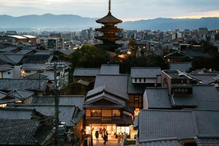 O Japão é conhecido por suas cidades densas e terrenos limitados, especialmente em metrópoles como Tóquio, Osaka e Kyoto. Reprodução: Flipar