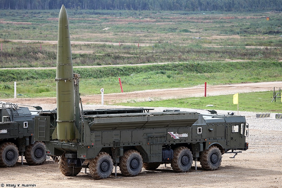 A maioria dos mísseis disparados pelos russos é de outro tipo: os Iskander (foto), de curto alcance. 