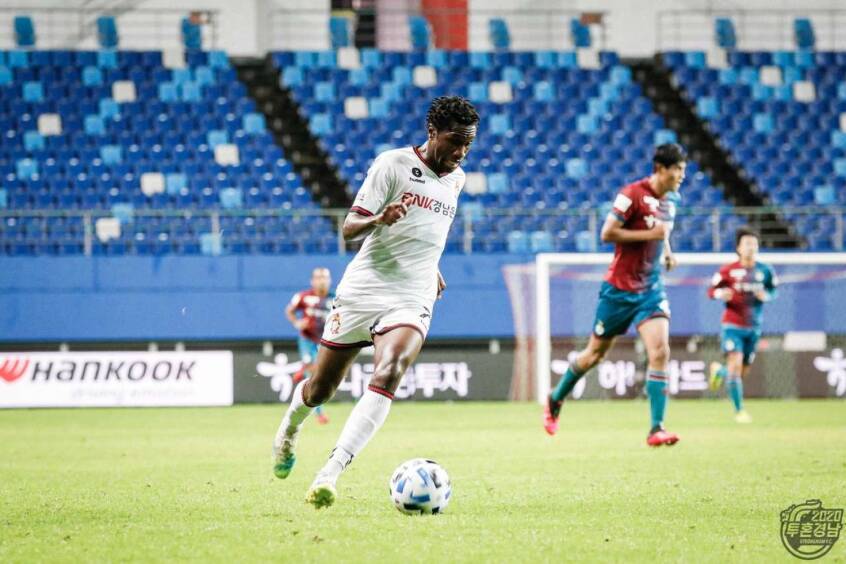 Em jogo da vida, Negueba espera Gyeongnam lutando por vaga na final da K-League 2. Foto: Lance!