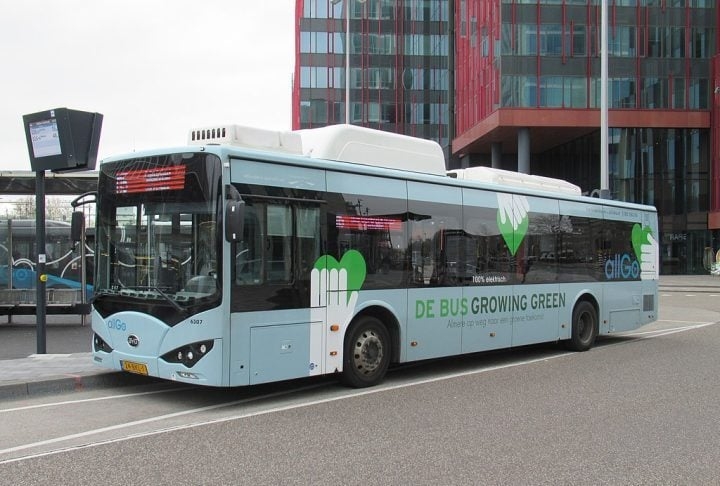 Representando a nova geração dos ônibus elétricos, o BYD K9 é um dos mais vendidos no mundo, e já opera em cidades como São Paulo, Bogotá e Los Angeles. Reprodução: Flipar
