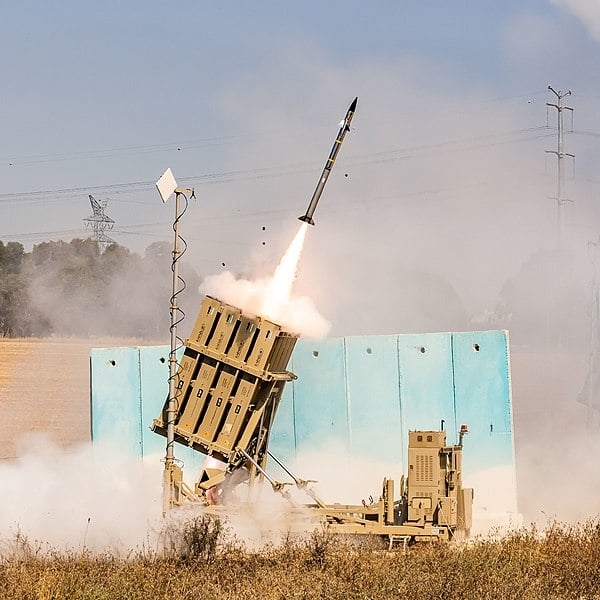 De acordo com o Ministério da Defesa de Israel, esse sistema é capaz de bloquear 90% das ofensivas inimigas. O ataque do Hamas gerou contestações à eficácia do Domo de Ferro.