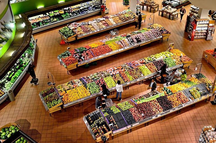 De acordo com reportagem do portal Itatiaia, ele tinha comprado o brócolis num supermercado e deixou a verdura por três dias na geladeira. Mas, ainda assim, o réptil estava vivo. E ele tomou um susto ao pegar o brócolis para preparar a refeição.  Reprodução: Flipar