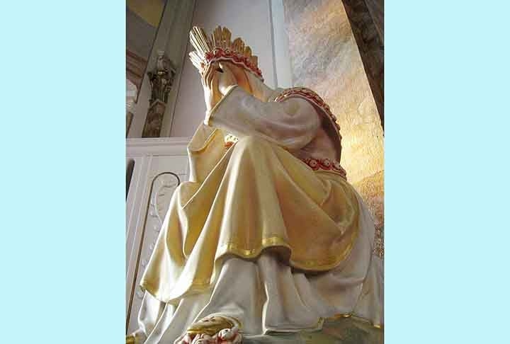 Nossa Senhora de La Salette - Invocação mariana surgida do relato de aparições na montanha de La Salette, em Isère, região dos alpes franceses. 
 Reprodução: Flipar