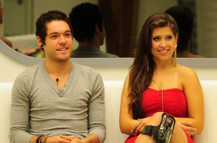 No BBB13, Nasser Rodrigues e Andressa Ganacin ficaram juntos dentro e fora do programa e são pais de uma menina. Por outro lado, a vencedora daquela edição, Fernanda Keulla, não permaneceu com André Martinelli após o término da edição. Reprodução: Flipar