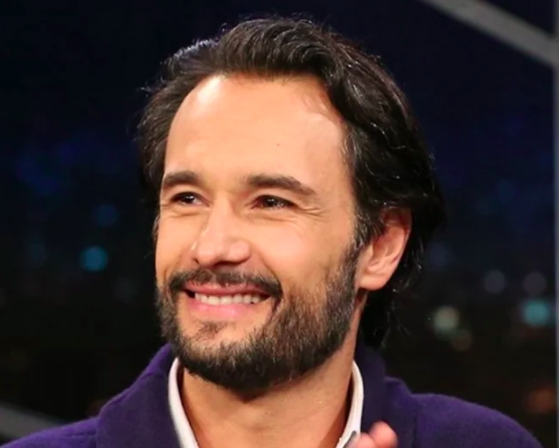 Rodrigo Santoro - Ator que é um dos principais representantes brasileiros em Hollywood. Após despontar em novelas da Rede Globo, fez sucesso no cinema nacional em filmes como “Bicho de Sete Cabeças” e “Carandiru” até partir para uma bem sucedida carreira internacional.
 Reprodução: Flipar