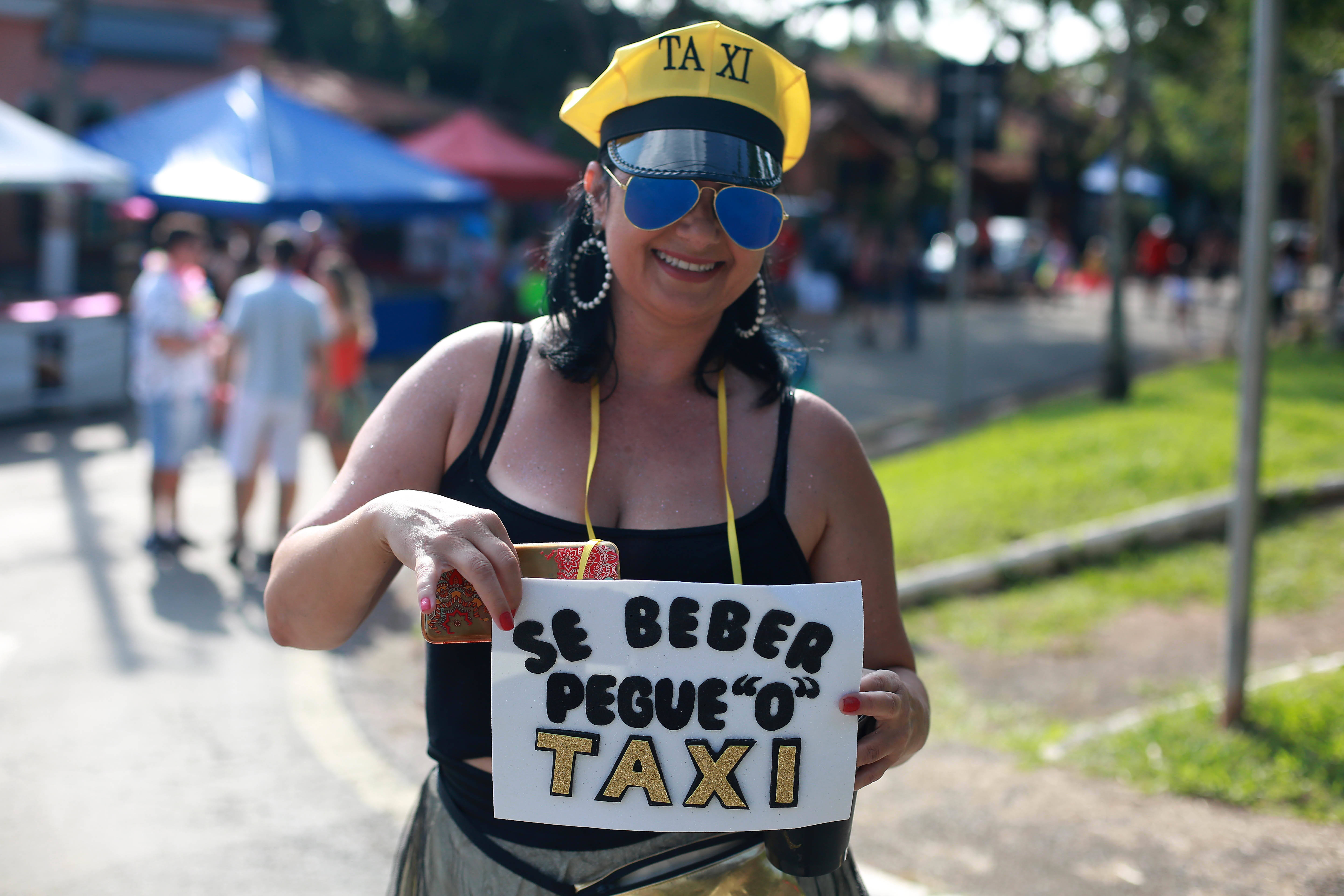 Se beber pegue o taxi. Foto: Leandro Ferreira/Fotoarena/Agência O Globo