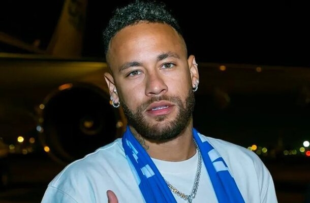 Nas conversas, Neymar pede para ver “nudes” de Aline e ela o aconselha a assinar a plataforma adulta onde inclui as imagens. O atacante, então, segue a recomendação e confirma: “Tô aqui vendo”.  - Foto: Reprodução/Instagram Reprodução: Jogada10