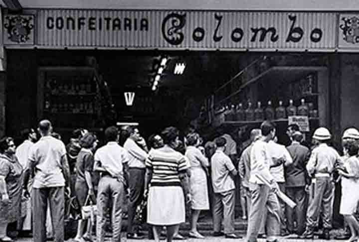 Fundada em 1894 na rua Gonçalves Dias, nos últimos anos do período imperial, a Confeitaria Colombo é considerada patrimônio cultural e artístico do Rio de Janeiro. Reprodução: Flipar