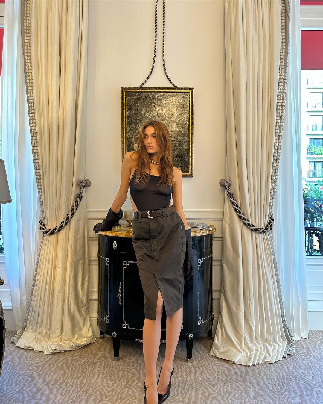 Sasha Meneghel arrasa em look ousado durante jantar em Paris Instagram