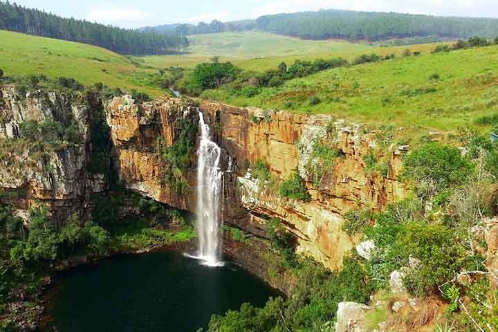 A Rota das Cataratas de Sabie em Mpumalanga é um dos segredos mais bem guardados da África do Sul:. Os visitantes ficam frequentemente tão cativados pela Reserva Natural do Blyde River Canyon. Reprodução: Flipar