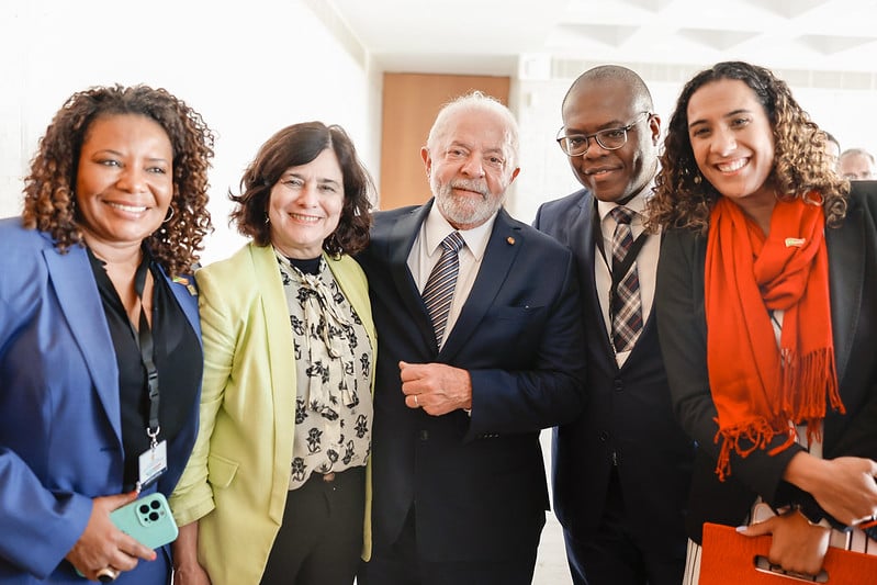 Lula com ministros durante viagem a Portugal (22/04/2023)  Ricardo Stuckert/PR