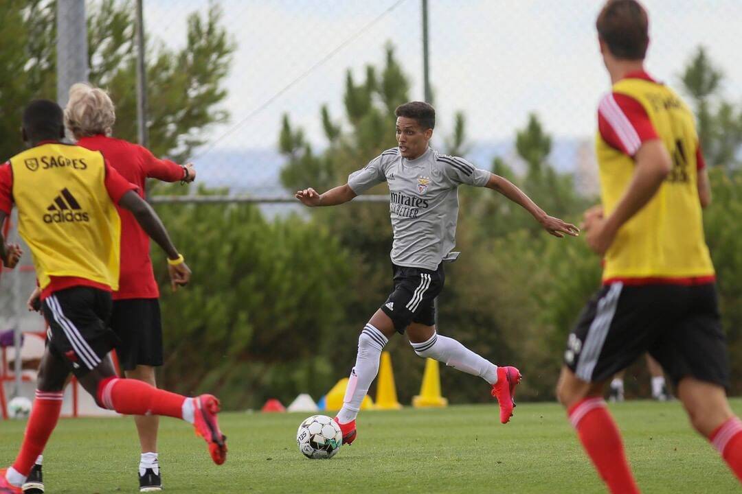 Pedrinho durante treino do Benfica. Foto: Instagram