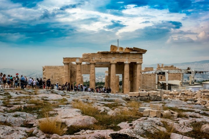 Reconhecida como Patrimônio Mundial da UNESCO em 1987, hoje a Acrópole de Atenas é um dos destinos turísticos mais visitados do mundo, atraindo milhões de turistas anualmente. Reprodução: Flipar