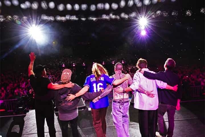 A década de 2010 marcou uma nova fase do Maroon 5, com sonoridade mais eletrônica e voltada ao pop mainstream. 
 Reprodução: Flipar