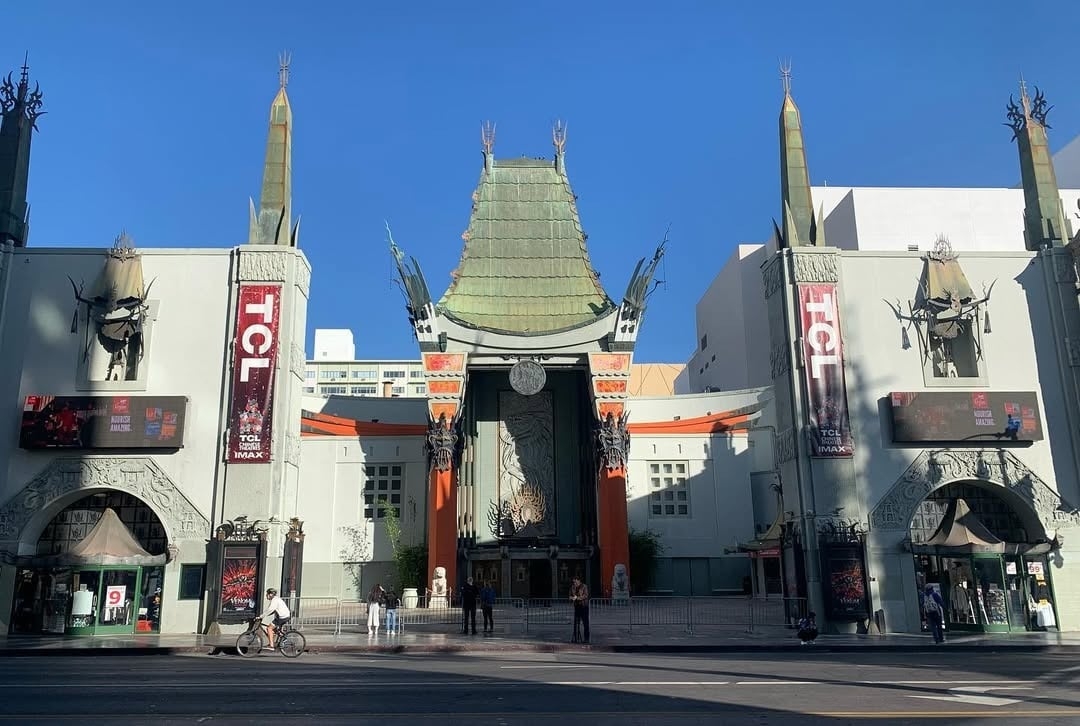 Grauman’s Chinese Theatre – Localizado em Los Angeles, EUA, foi inaugurado em 18 de maio de 1927. Continua em funcionamento e é famoso por suas estreias de Hollywood e a calçada das celebridades. - Divulgação/TCL Chinese Theatres
 Reprodução: Flipar