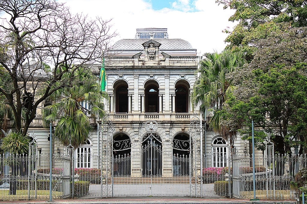 A decisão foi tão celebrada em MG que serão realizadas no Palácio da Liberdade (foto), em Belo Horizonte, apresentações do violinista Marcus Viana e do Coro Sinfônico do Palácio das Artes. Reprodução: Flipar