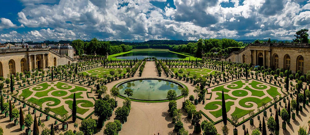 O Palácio de Versalhes, também na França, merece menção honrosa por ser uma referência de jardinagem no mundo todo. Foto: Reprodução