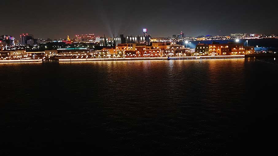 Vista do Porto de Doha durante à noite. Foto: Felipe Carvalho