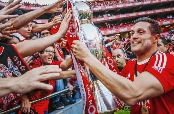 O último clube de Julio Cesar na Europa foi o português Benfica. Nos Encarnados, conquistou três títulos nacionais e uma Taça de Portugal. - Foto: Reprodução/Instagram Reprodução: Jogada10
