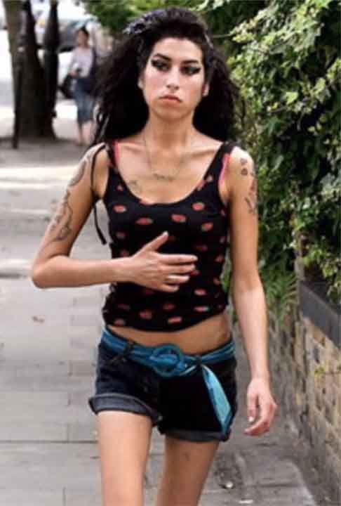 Aos catorze, ela teve seus primeiros contatos com as drogas e depois de um ano passou a se apresentar em pequenos clubes de jazz em Londres, além de começar a compor suas músicas. Contudo, surgiram sinais de bulimia, um distúrbio alimentar. 