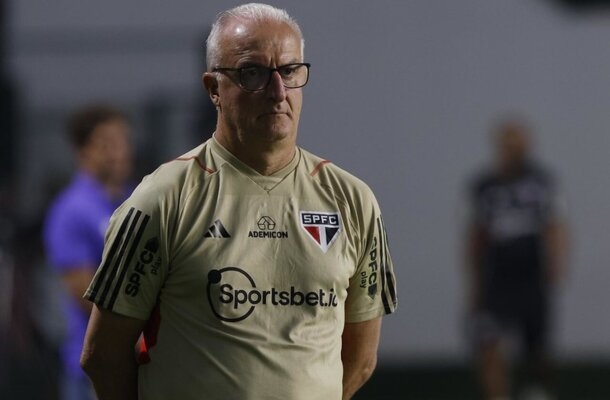 DORIVAL JUNIOR - Levou um baile tático e suas mudanças não surtiram efeito. E ainda voiu seu time terminar com dez e levar mais dois gols e levar de 5 a 0. NOTA 4,0. FOTO:  Rubens Chiri/Saopaulofc.net