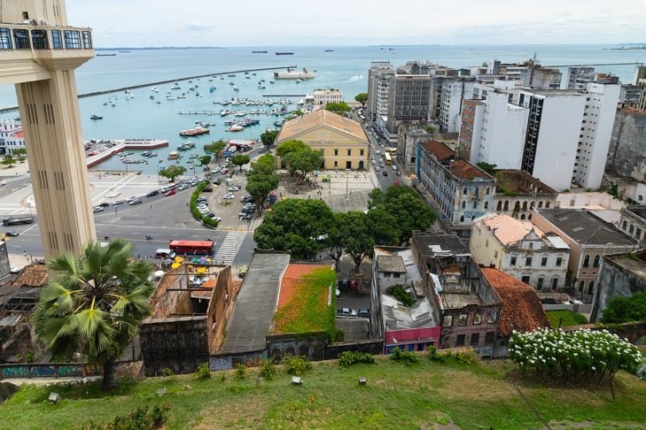 A Cidade Baixa é o centro comercial e financeiro de Salvador, enquanto a Cidade Alta é o centro histórico e cultural. Reprodução: Flipar