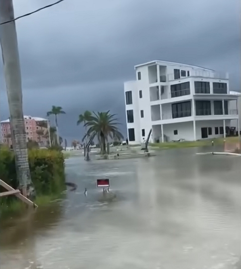 Em agosto de 2023, o furacão Idalia atingiu a Flórida e causou destruição. Duas pessoas morreram.  