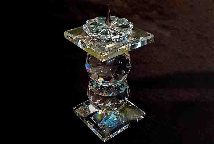 A Swarovski disponibiliza uma gama diversificada de acessórios e itens de decoração. Reprodução: Flipar