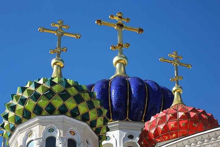 Cruz Grega – Tem quatro braços iguais e era usada em igrejas ortodoxas e arte bizantina. Simboliza equilíbrio, perfeição e os quatro cantos do mundo. Reprodução: Flipar