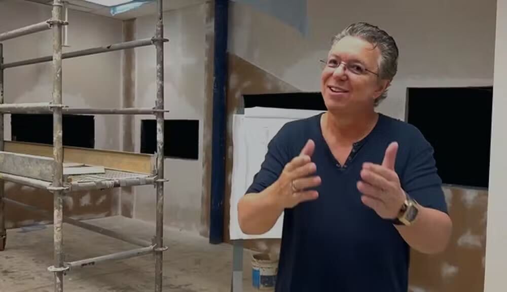 Boninho apresenta cenário do novo reality da Globo Reprodução X -Globo/Rio2C